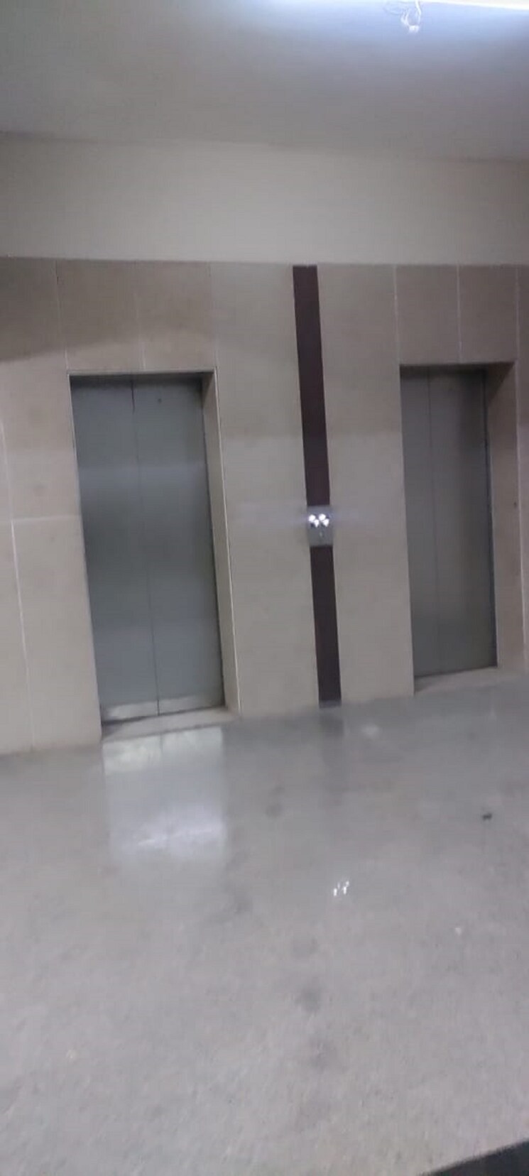 Room, scarlet-gateway Commercial Office Space 1200 Sq.Ft. In Prahlad Nagar Ahmedabad 8862270