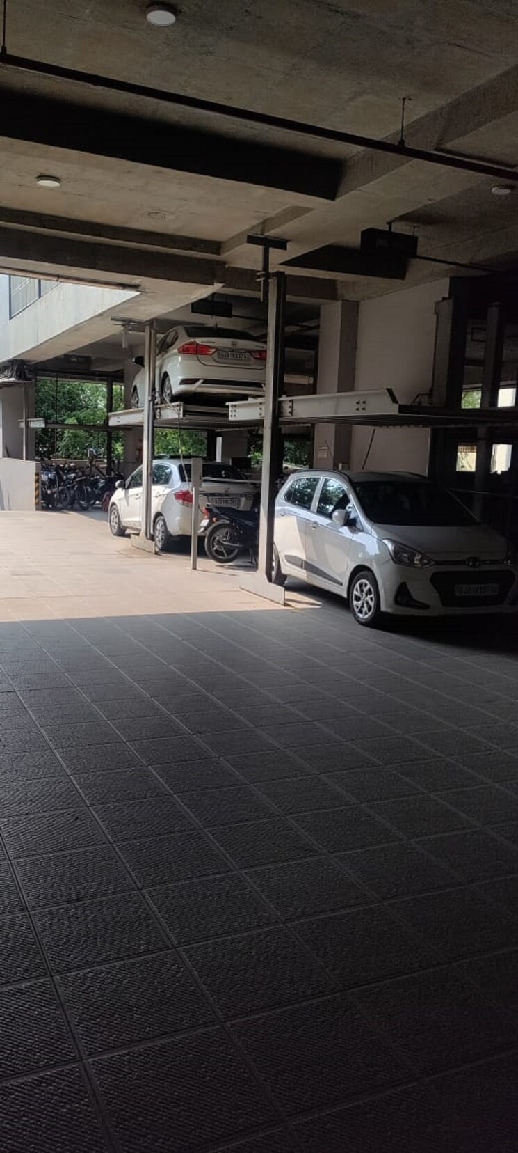  Parking, scarlet-gateway Commercial Office Space 1200 Sq.Ft. In Prahlad Nagar Ahmedabad 8862270