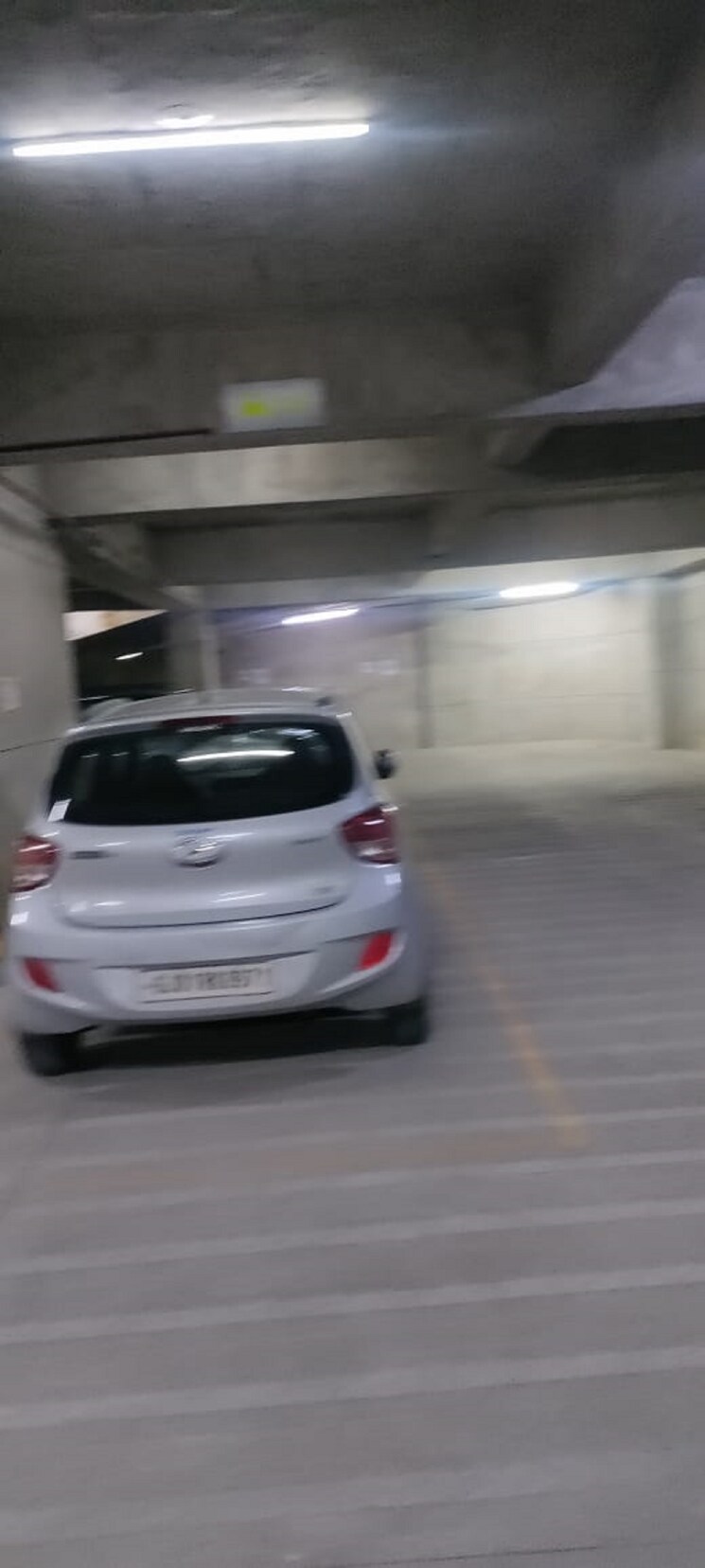  Parking, scarlet-gateway Commercial Office Space 1200 Sq.Ft. In Prahlad Nagar Ahmedabad 8862270