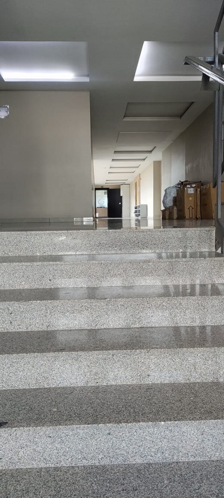  Parking, scarlet-gateway Commercial Office Space 1200 Sq.Ft. In Prahlad Nagar Ahmedabad 8862270