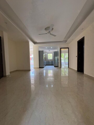Room in 3 BHK Builder Floor at Sector 57 – for Rent