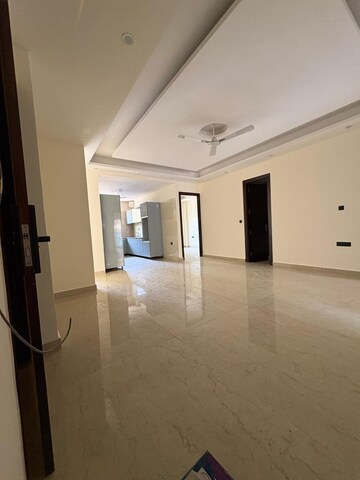 Building Lobby in 3 BHK Builder Floor at Sector 57 – for Rent