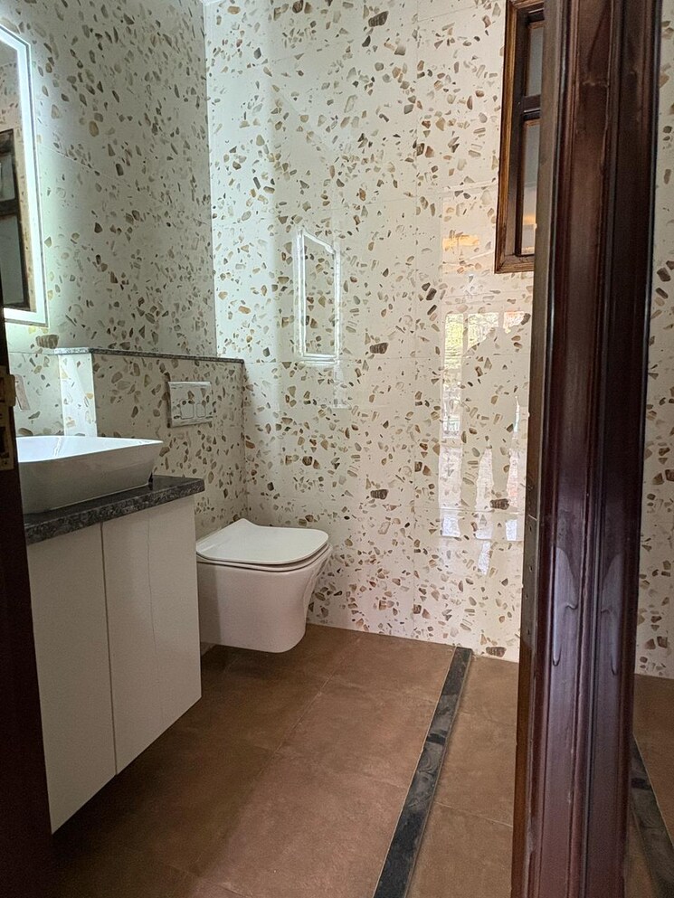 Bathroom, sector 57 3 Bedroom 180 Sq.Yd. Builder Floor In Sector 57 Gurgaon 8862165