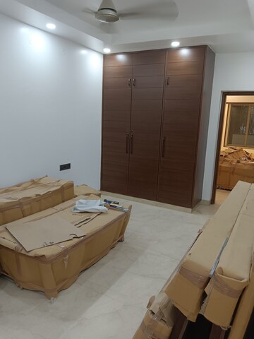 Room in 4 BHK Apartment at Sarita Vihar – for Sale