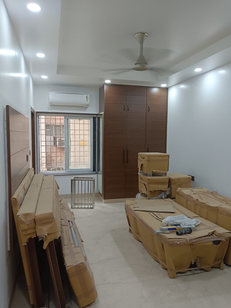 Room, sarita vihar 4 Bedroom 1400 Sq.Ft. Apartment In Sarita Vihar Delhi 8862511
