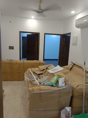 Room in 4 BHK Apartment at Sarita Vihar – for Sale