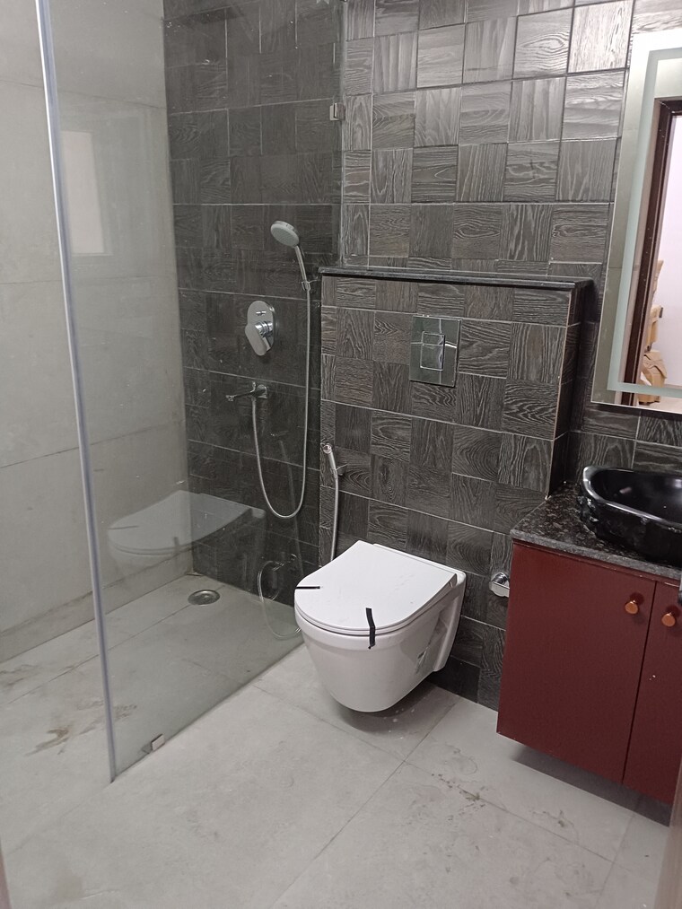 Bathroom, sarita vihar 4 Bedroom 1400 Sq.Ft. Apartment In Sarita Vihar Delhi 8862511