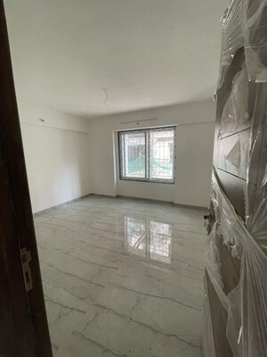 Room in 4 BHK Apartment at Shubh Gateway, Viman Nagar – for Rent