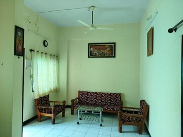 Living Room in 2.5 BHK Apartment at Maruti Mandir – for Rent