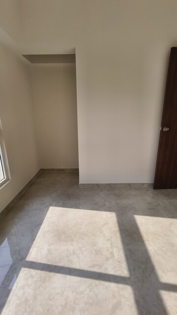 Room in 2 BHK Apartment at Lodha Amara, Kolshet Road – for Rent