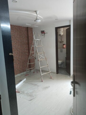 Building Lobby in 3 BHK Builder Floor at Sector 57 – for Rent