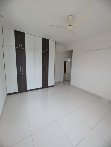 Room in 3 BHK Apartment at Salarpuria Sattva Exotic, Kogilu – for Rent