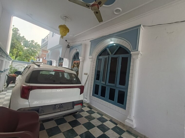  Parking, kamta 6 Bedroom 2202 Sq.Ft. Independent House In Kamta Lucknow 8862399