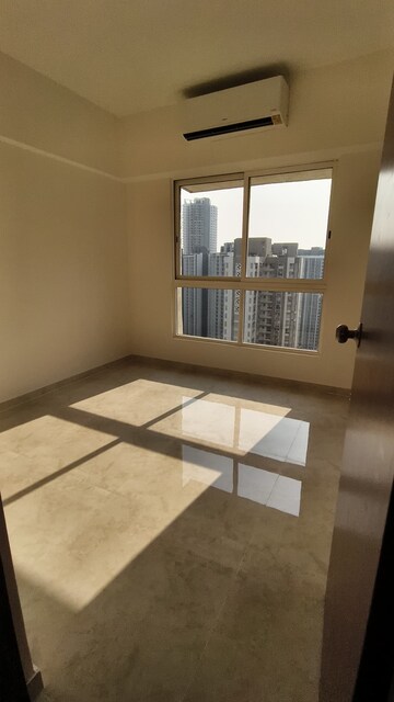 2 BHK Apartment For Rent in Lodha Amara, Kolshet Road