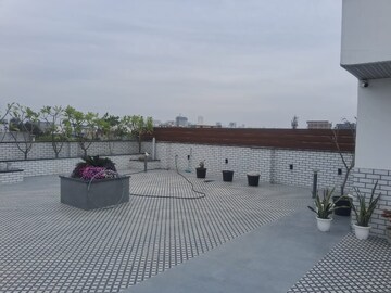Terrace in 4 BHK Builder Floor at Dlf Phase I – for Rent