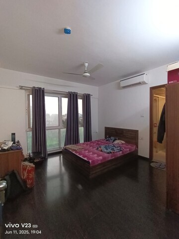 Room in 3 BHK Apartment at Goel Ganga Acropolis, Baner – for Rent