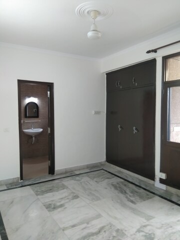 Room in 3 BHK Apartment at Sector 7 Dwarka – for Sale