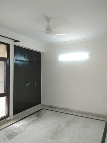 Room in 3 BHK Apartment at Sector 7 Dwarka – for Sale
