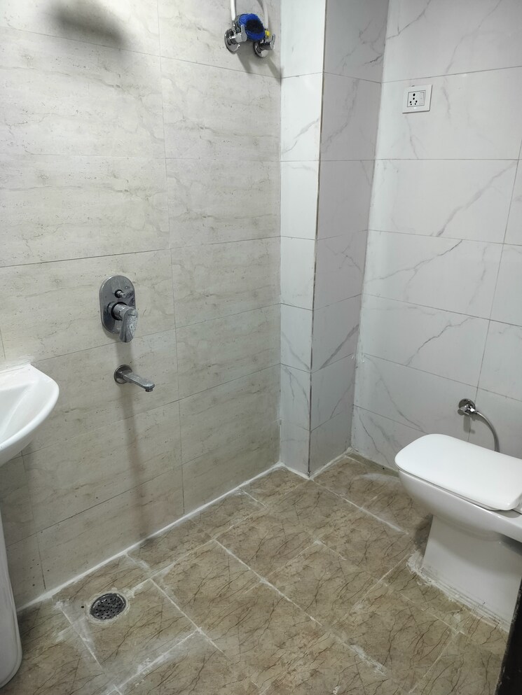 Bathroom, palm-sunrise 3 Bedroom 1550 Sq.Ft. Builder Floor In Shahpur Bamheta Ghaziabad 8862605