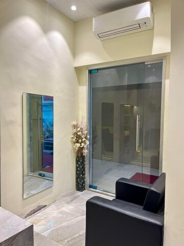 Furnished Amenities in  Showroom at Marathon Icon, Lower Parel – for Rent
