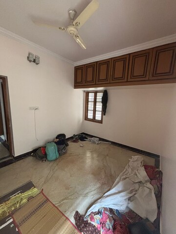 Room in 4 BHK Apartment at Hsr Layout Sector 2 – for Rent