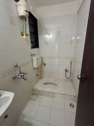 Master Bedroom in 1 BHK Apartment at Mukta Mahek, Kandivali East – for Rent