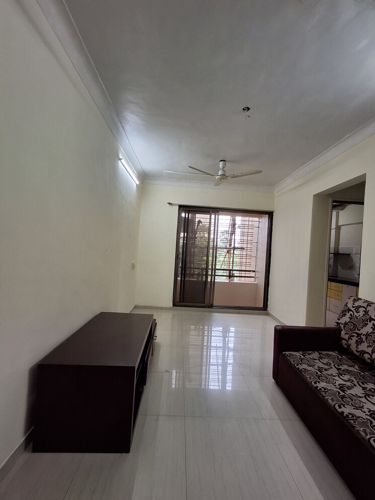 Room, mukta-mahek 1 Bedroom 550 Sq.Ft. Apartment In Kandivali East Mumbai 8862821