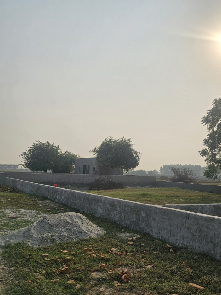 undefined, yamuna expressway  232 Sq.Yd. Plot In Yamuna Expressway Greater Noida 8862868