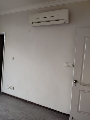 Room in 2 BHK Apartment at Raheja Shilas, Sector 109 – for Sale