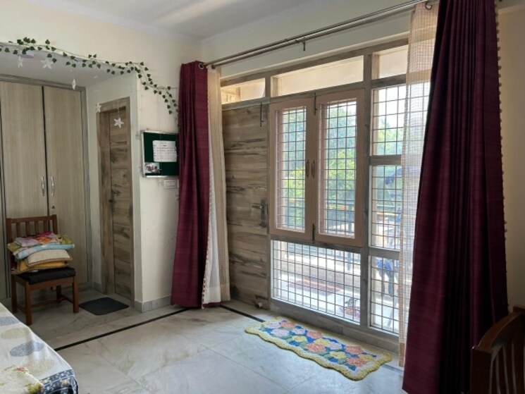 Room, sector 4 dwarka 4 Bedroom 2400 Sq.Ft. Apartment In Sector 4 Dwarka Delhi 8862907