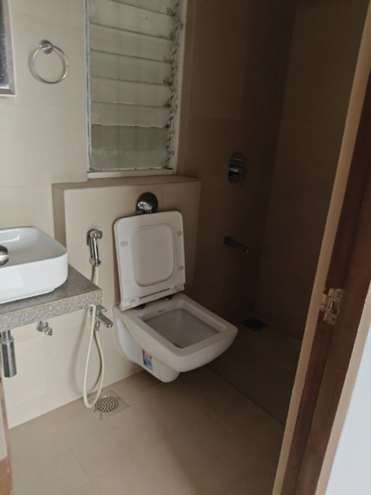 Bathroom, poddar-spraha-diamond 1 Bedroom 438 Sq.Ft. Apartment In Chembur Mumbai 8862933