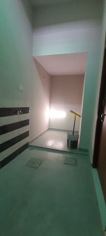 Furnished Amenities in 3 BHK Villa at Mansarovar Park Extension 2, Shahpur Bamheta – for Sale