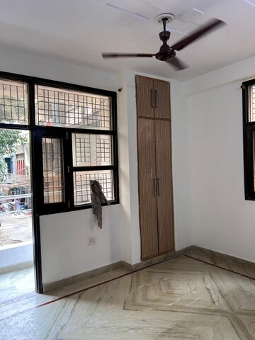 Room in 2 BHK Apartment at Sector 12 Dwarka – for Rent
