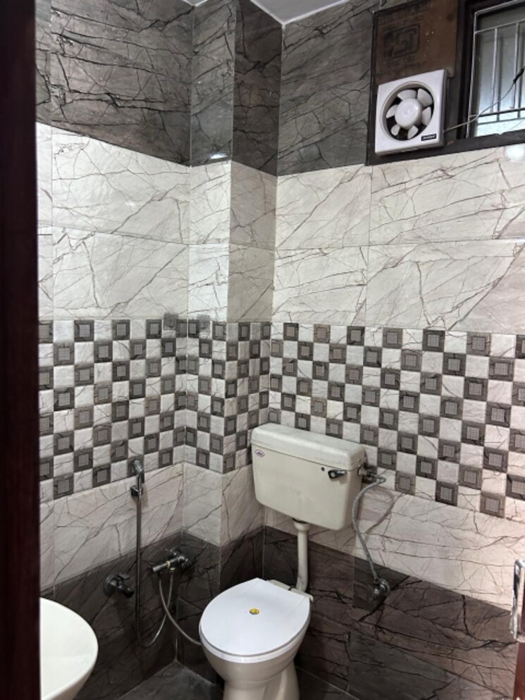 Attached Bathroom, sector 12 dwarka 2 Bedroom 1100 Sq.Ft. Apartment In Sector 12 Dwarka Delhi 8863074