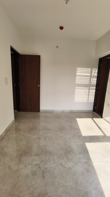 Room in 2 BHK Apartment at Lodha Amara, Kolshet Road – for Rent