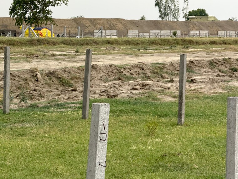 Garden, yamuna expressway  262 Sq.Yd. Plot In Yamuna Expressway Greater Noida 8863158