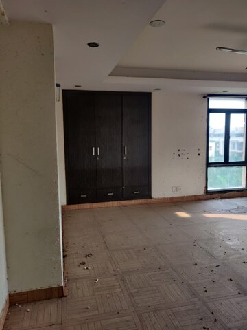 Room in 2 BHK Apartment at Gaur Atulyam, Omicron I Greater Noida – for Sale