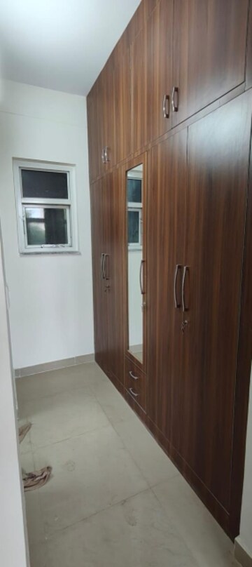 Room in 4 BHK Apartment at Sector 11 Dwarka – for Rent