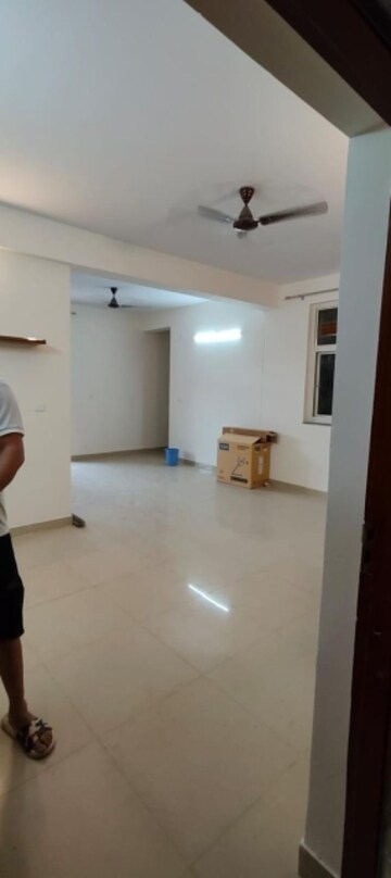 Room in 4 BHK Apartment at Sector 11 Dwarka – for Rent