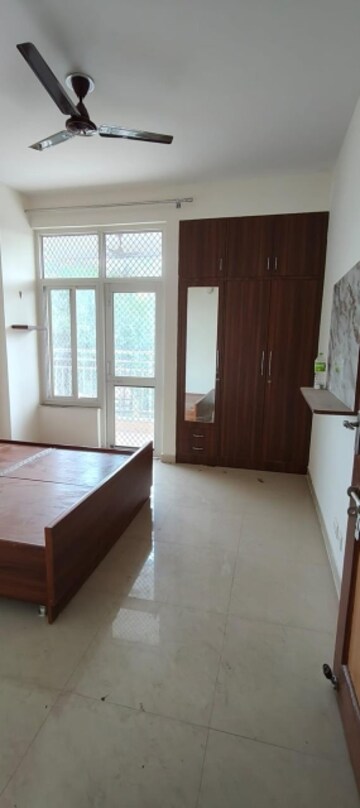 Room in 4 BHK Apartment at Sector 11 Dwarka – for Rent