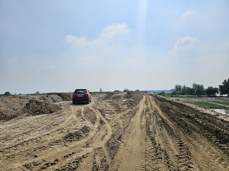 undefined, yamuna expressway  292 Sq.Yd. Plot In Yamuna Expressway Greater Noida 8863257