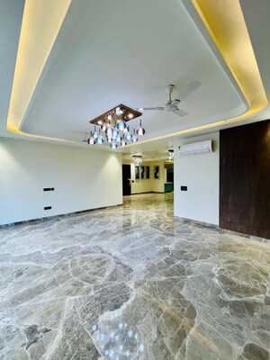 Room in 4 BHK Builder Floor at Vipul Greens, Sector 48 – for Sale