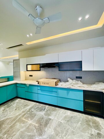 Furnished Amenities in 4 BHK Builder Floor at Vipul Greens, Sector 48 – for Sale