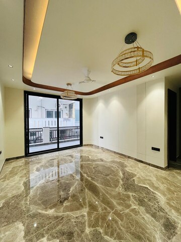 Room in 4 BHK Builder Floor at Vipul Greens, Sector 48 – for Sale