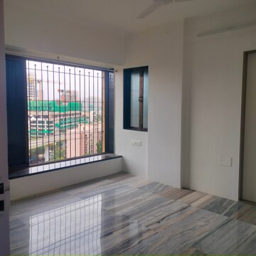 Room in 3 BHK Apartment at Golden Heights Andheri West, Andheri West – for Sale