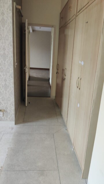 Bathroom in 2 BHK Apartment at DLF Silver Oaks, Sector 26 – for Rent