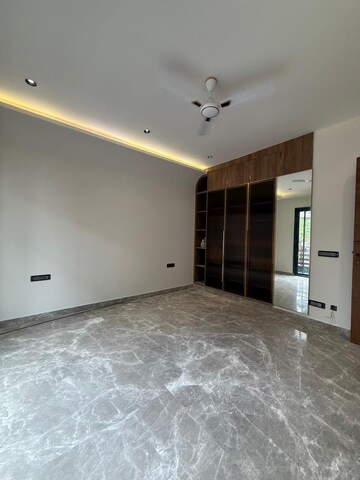 Room in 4 BHK Builder Floor at SS Southend Floors, South City 2 – for Sale