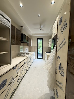 Building Lobby in 4 BHK Builder Floor at SS Southend Floors, South City 2 – for Sale