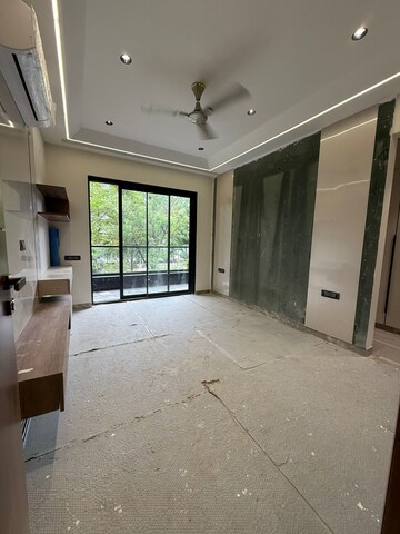 Room in 4 BHK Builder Floor at SS Southend Floors, South City 2 – for Sale