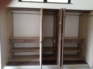 Furnished Amenities in 2 BHK Apartment at K Raheja Heights, Malad East – for Rent